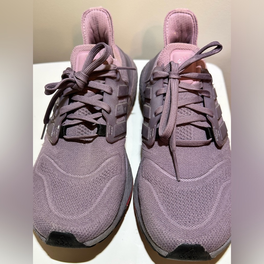 Womens Adidas Ultraboost 22 Size 7.5